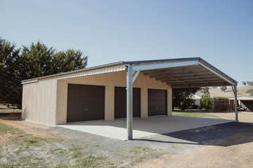 Triple Garage with Garaport