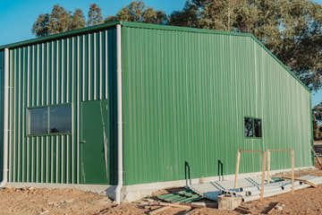 Big Machinery Shed with Glass Windows for Proper Ventilation